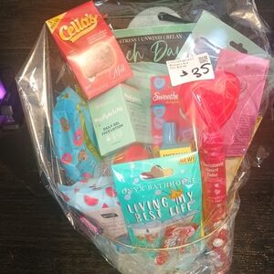 Valentine's Day Women's Pamper Me  Basket